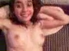 18 godina tinejdzerka voli da se snima dok se jebe