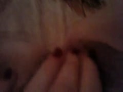 Klinka mi salje video, kako trlja svoju napaljenu pickicu