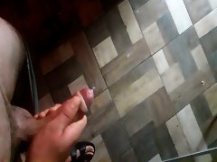 Drkanje kite i svrsavanje na pod