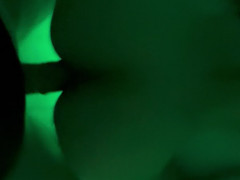 Jebanje otpozadi malena guza